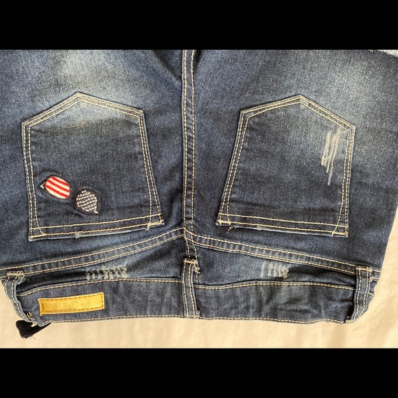 Shorts - Picture 6 of 6